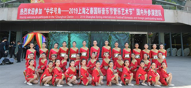 必赢437学校爱乐行进管乐团旗舞团荣获“中华杯”中国第十三届优秀（交响、行进）